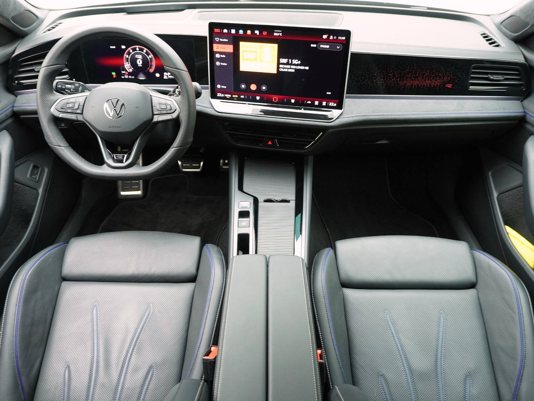 VW Passat Variant 2.0 TSI DSG R-Line 4Motion **R-Line Signature**