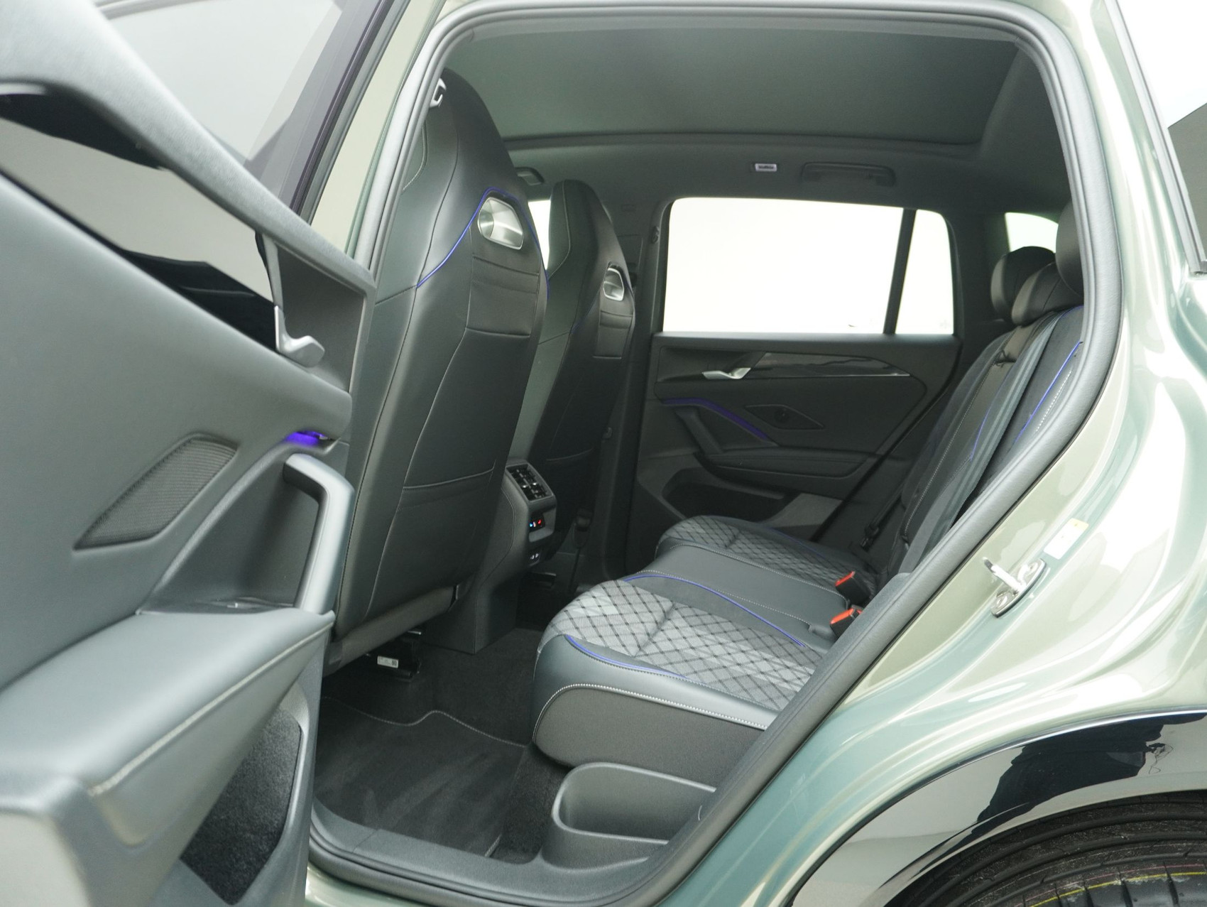 VW Tiguan 2.0 TDI DSG R-Line Black Style 4Motion (2025)