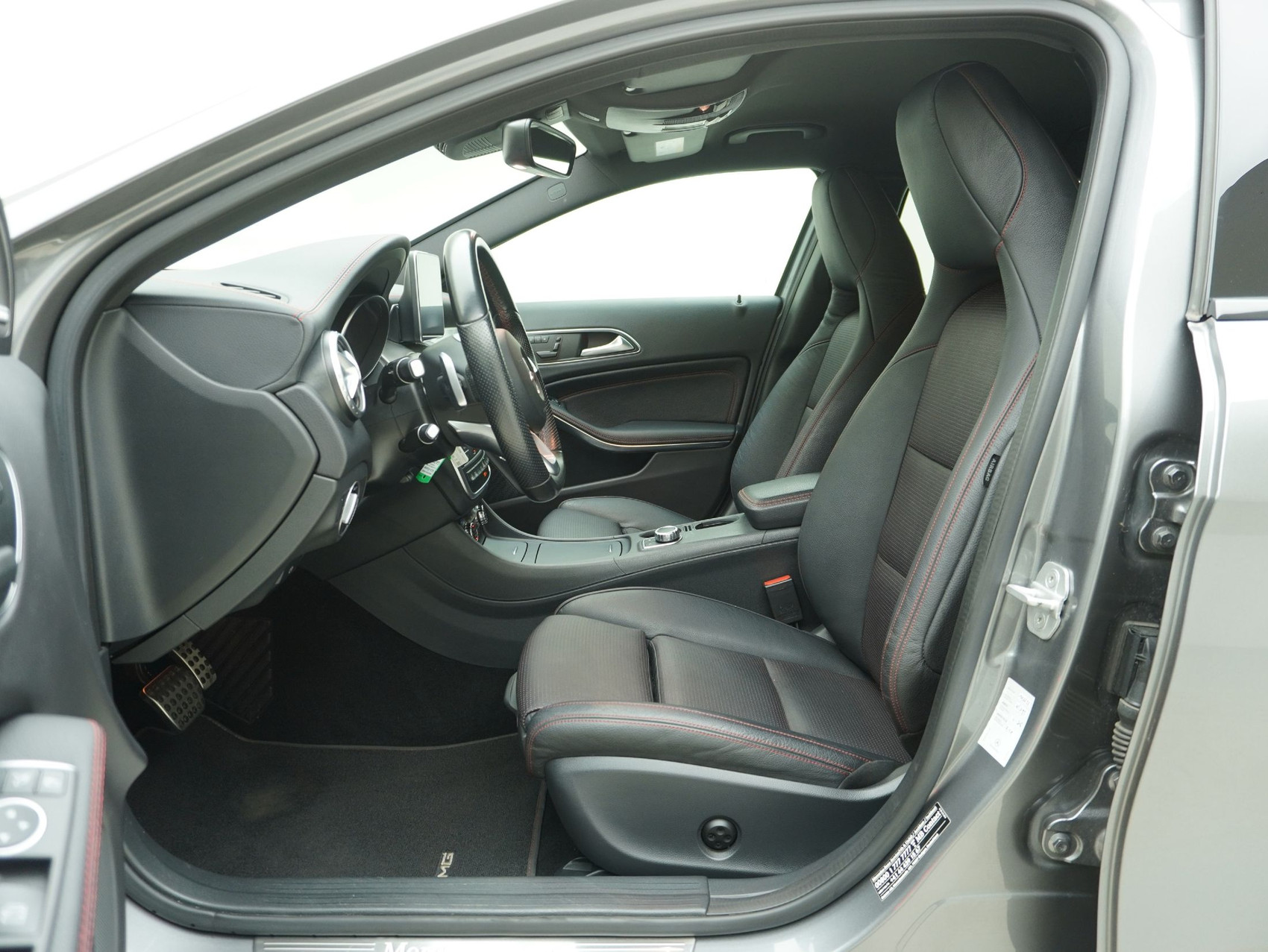 MERCEDES-BENZ GLA-Klasse GLA 250 AMG Line 4matic