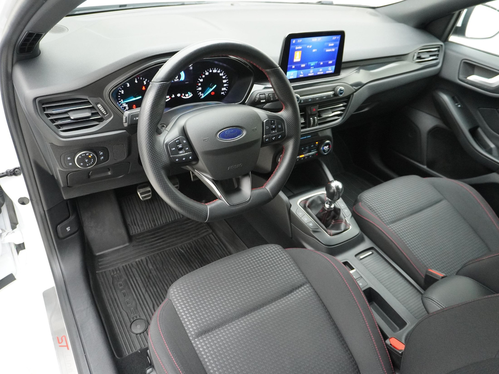 FORD Focus Station Wagon 1.0i EcoB 125 ST-Line