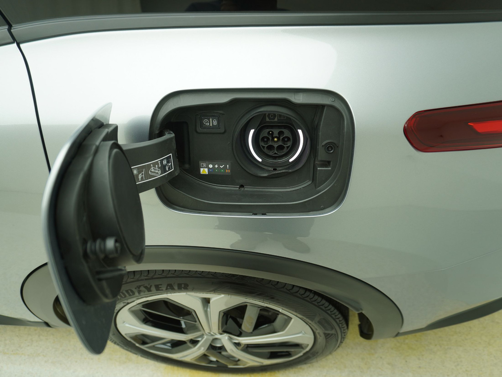 CITROËN C5 X 1.6 Plug-in Hybrid ë-EAT8 Swiss Edition