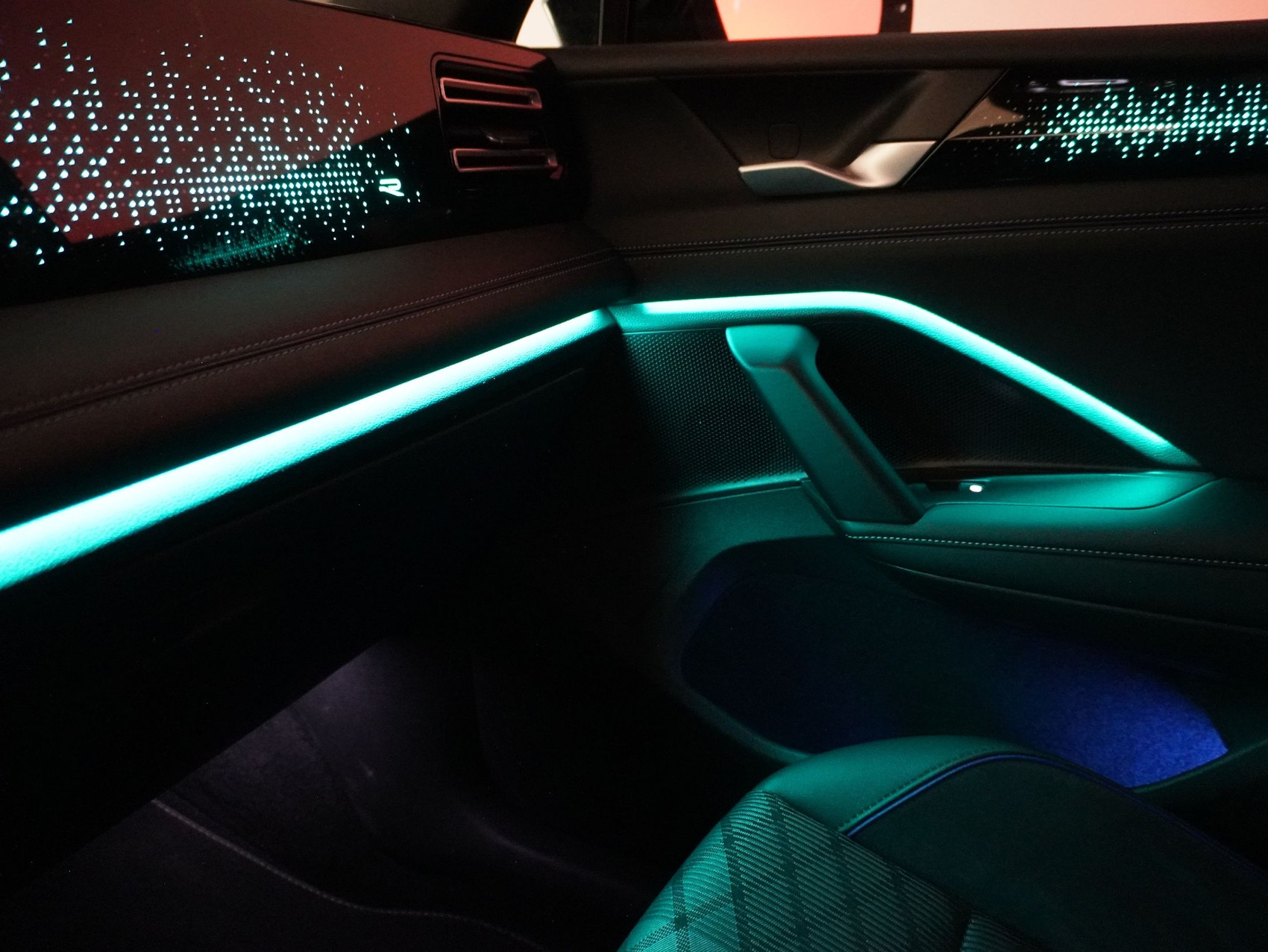 VW Tiguan 2.0 TSI DSG R-Line Black Style 4Motion (2025) **Head-Up / Harman-Kardon Soundsystem**