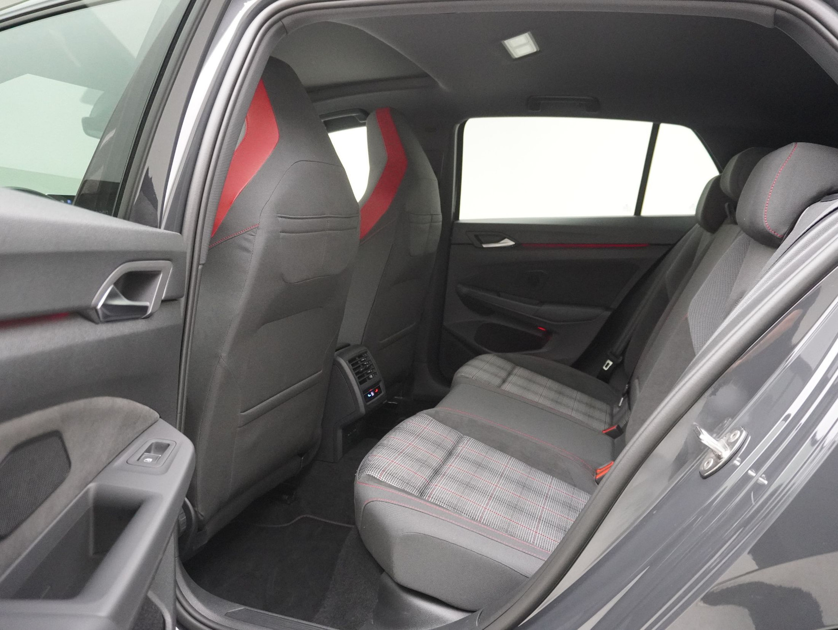 VW Golf 8.5 2.0 TSI DSG GTI Black Style (2025) ** Anhängerkupplung / Harman/Kardon / Panoramadach**