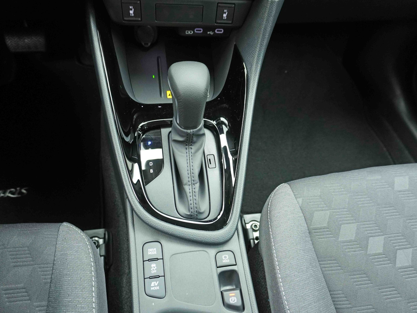 TOYOTA Yaris 1.5 VVT-i HSD Trend