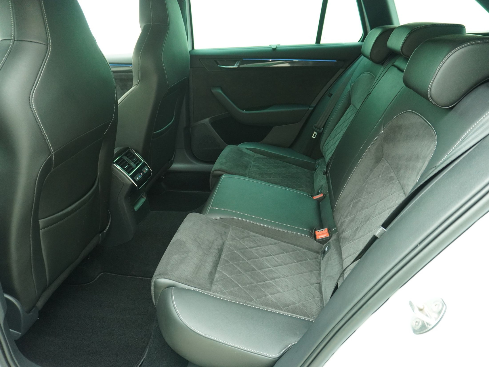 SKODA Superb Combi 2.0 TDI DSG Sport Line 4×4