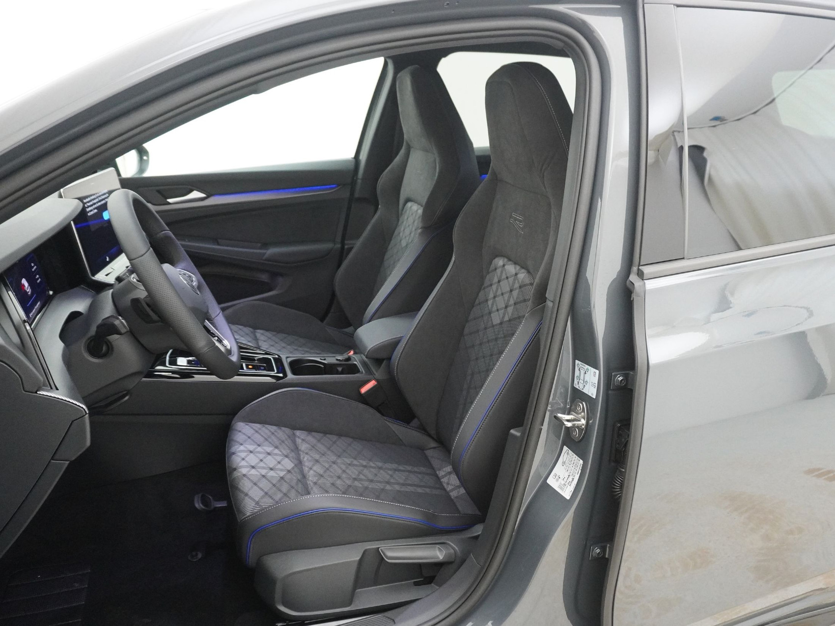 VW Golf VIII 1.5 eTSI R-Line DSG