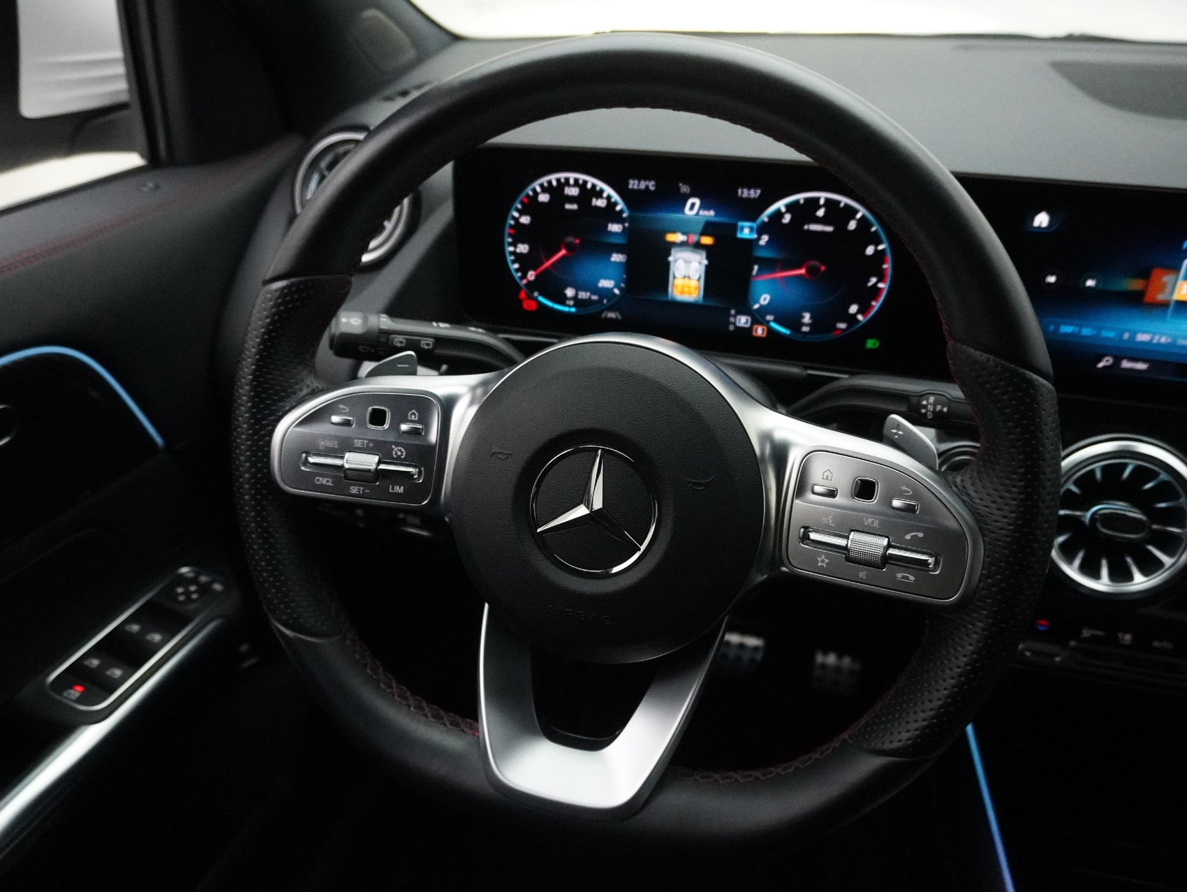 MERCEDES-BENZ GLA-Klasse GLA 200 AMG Line