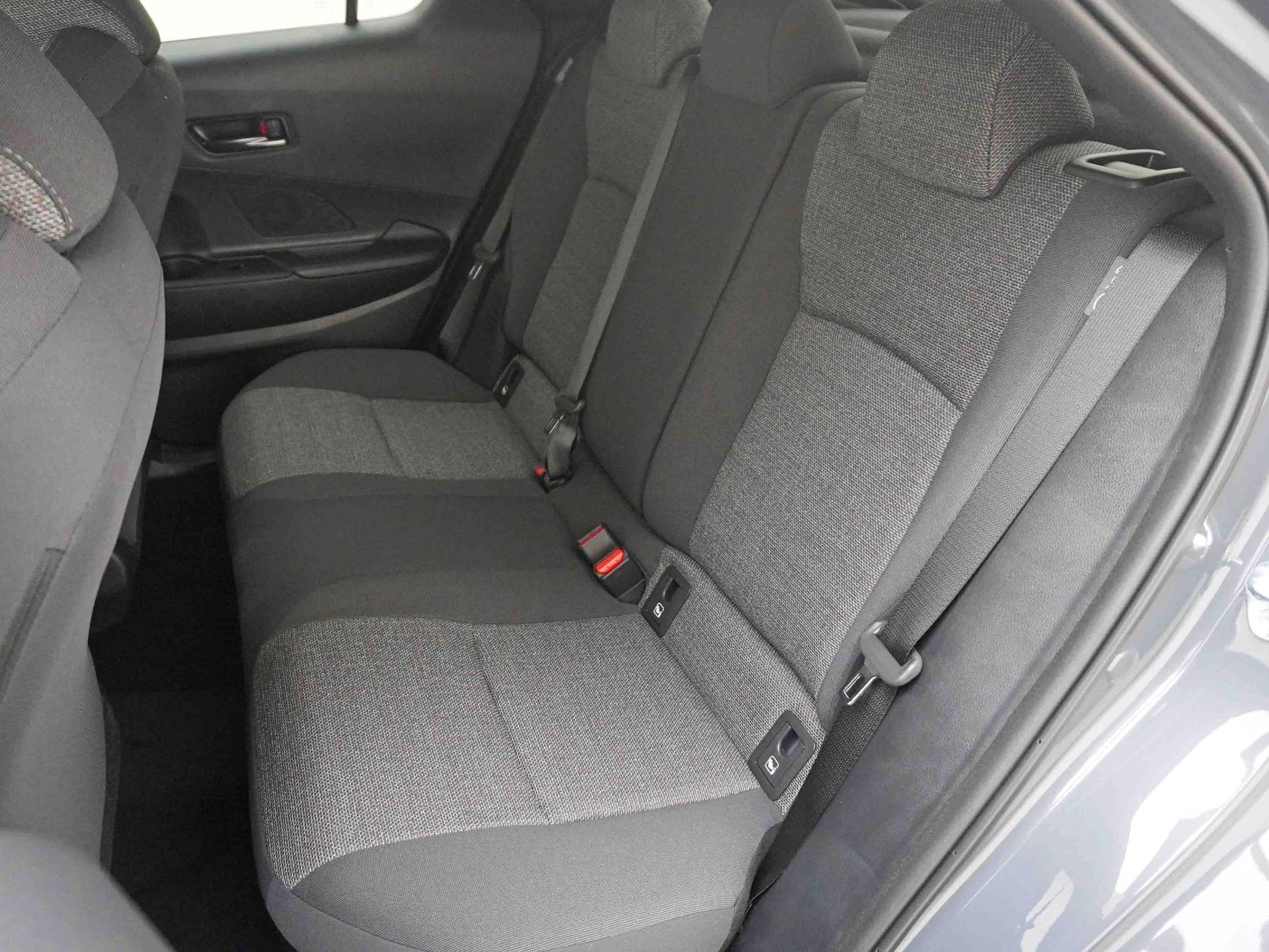 TOYOTA C-HR 2.0 HEV Swiss Edition ** 4×4 **