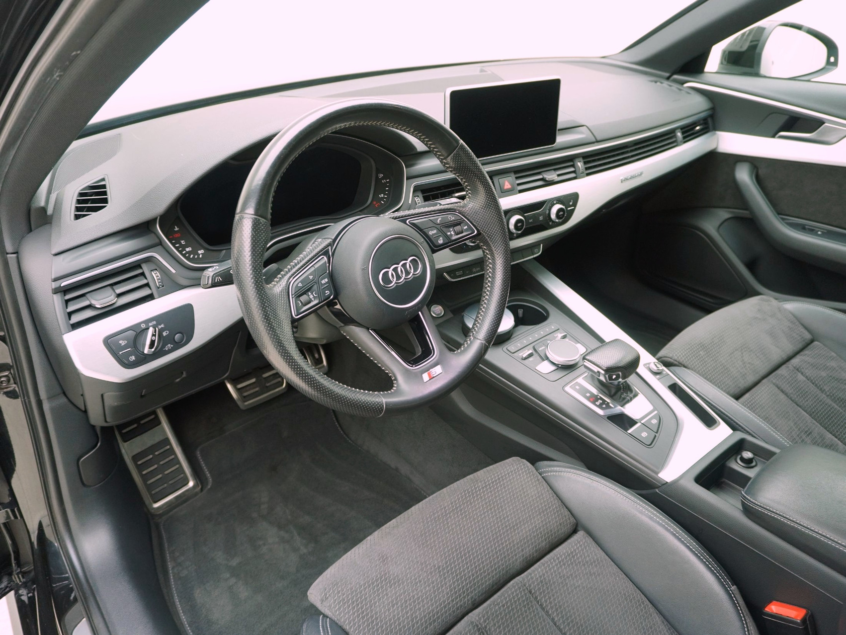 AUDI A4 Avant 2.0 TFSI S line quattro S-Tronic