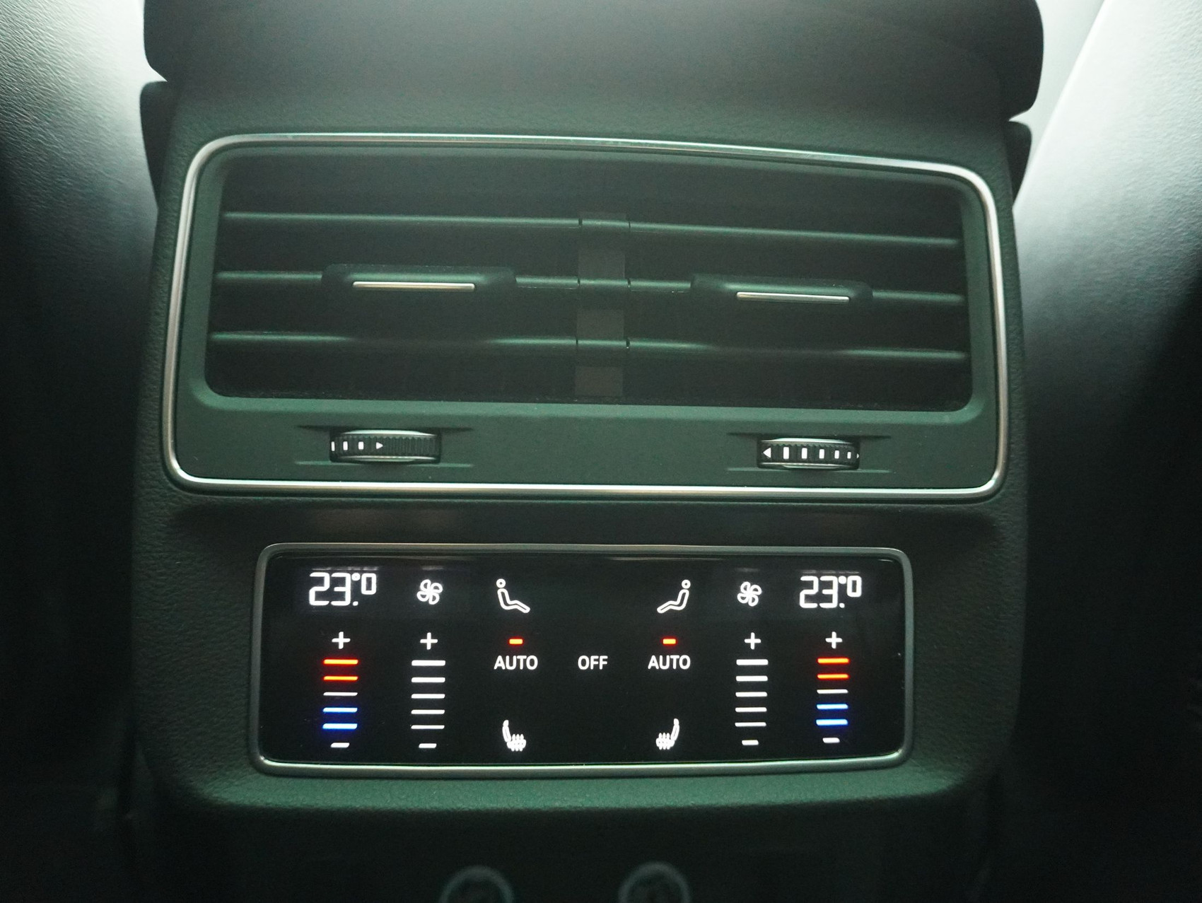 AUDI SQ8 4.0 V8 TFSI quattro T-Tronic **Vollleder/Massage-Sitze/AHK/SoftClose/Standheizung/u.v.m.**