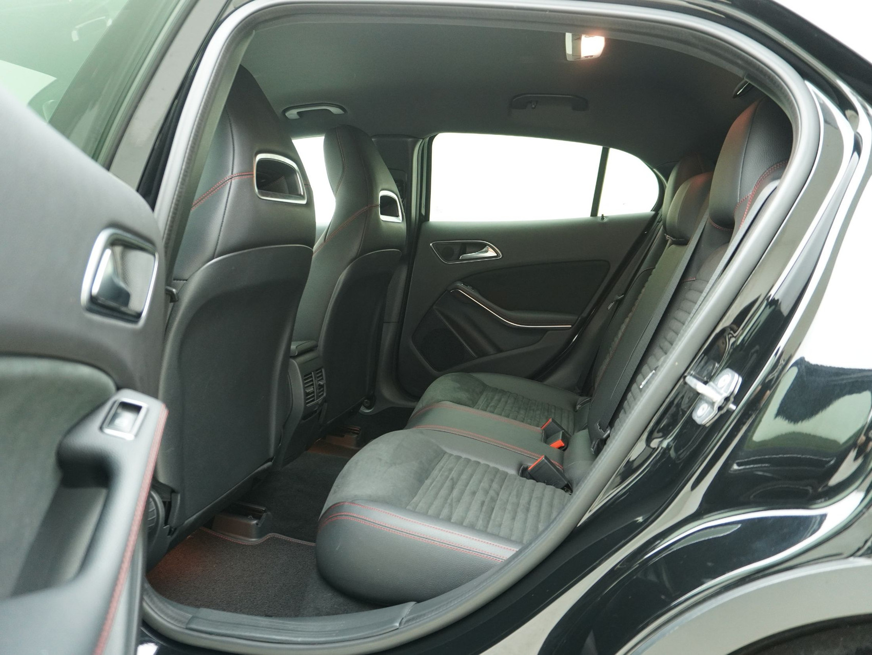 MERCEDES-BENZ GLA-Klasse GLA 250 AMG Line 4matic