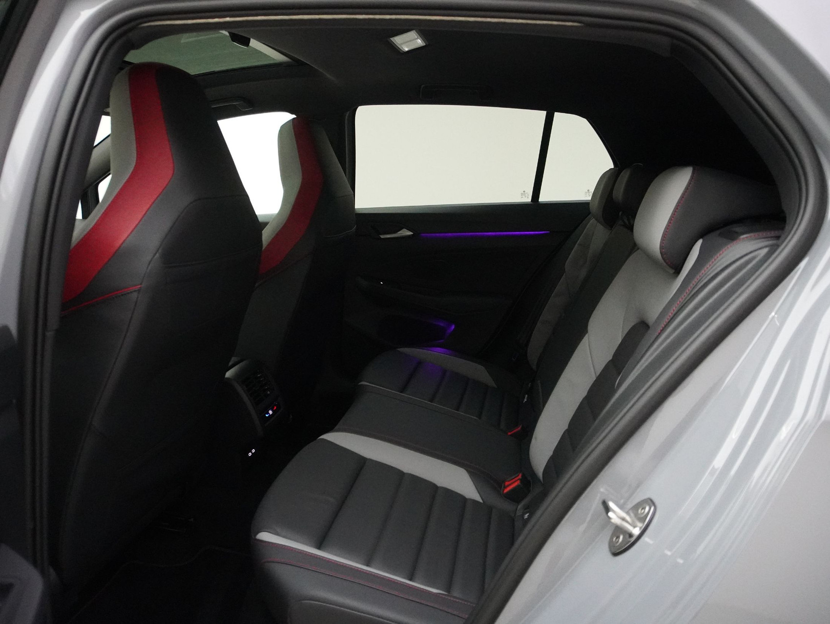 VW Golf 8.5 2.0 TSI DSG GTI Black Style (2025) **Leder/Harmon-Kardon/Sitzbelüftung/uvm.**