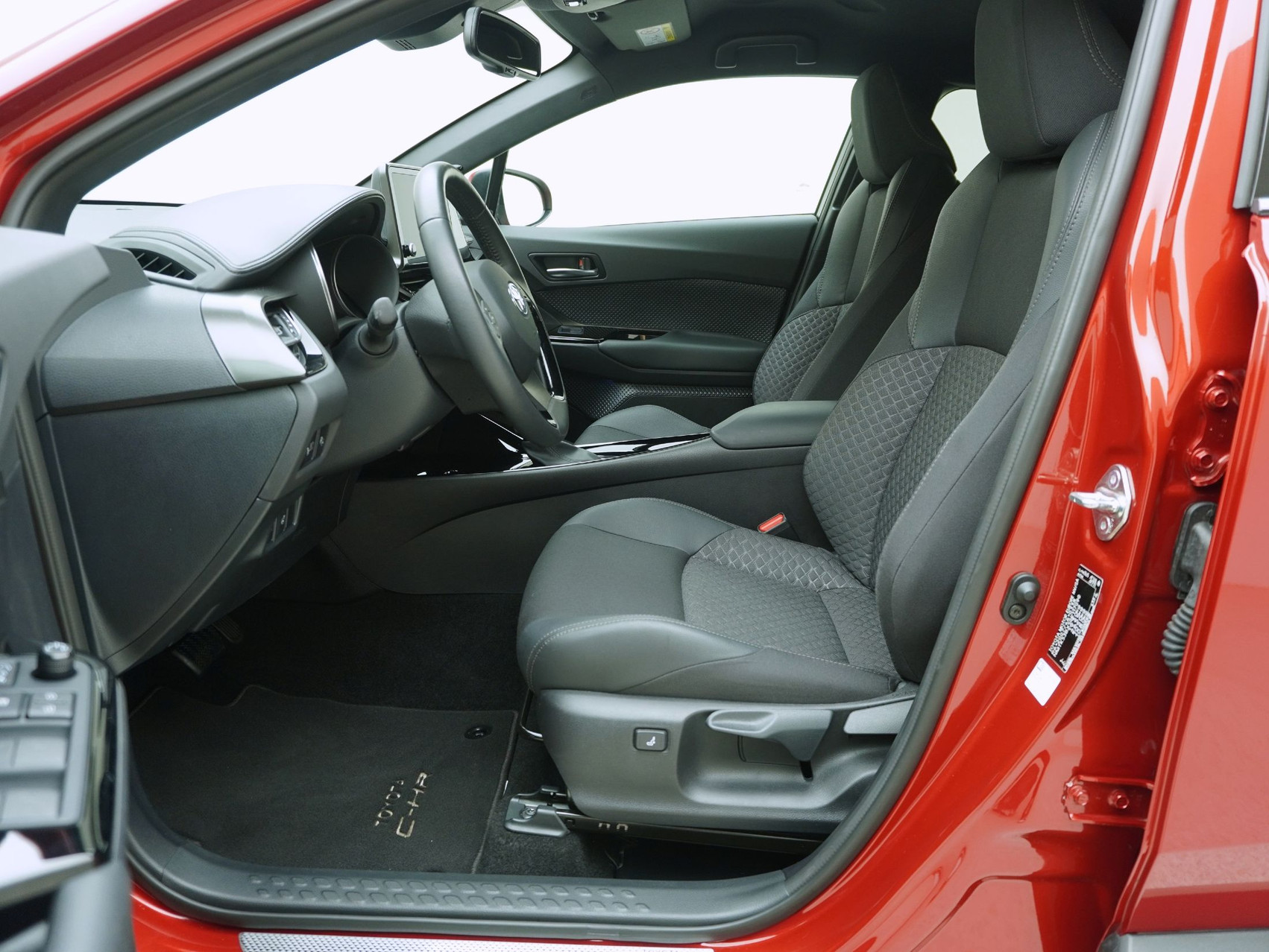 TOYOTA C-HR 2.0 VVTi HSD Trend