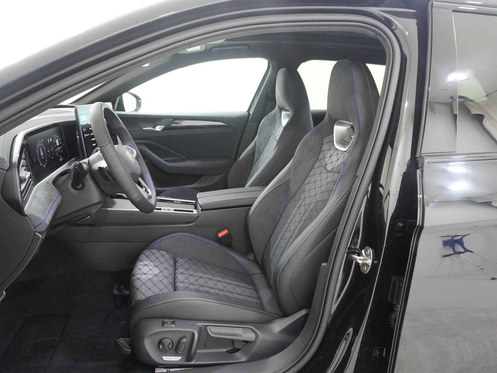 VW Passat Variant 2.0 TSI R-Line 4Motion DSG